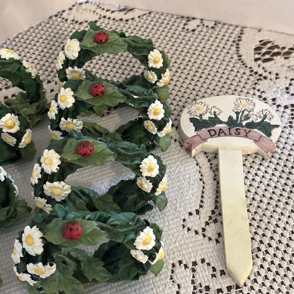 daisy-themed napkin rings red ladybugs. Daisy Stake. Cottagecore. Garden Decor.